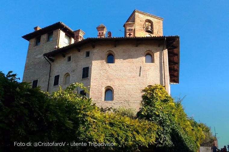 Neive Palazzo dei Conti di Castelborgo e i giardini