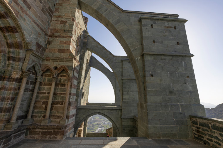 Gli archi della Sacra di San Michele