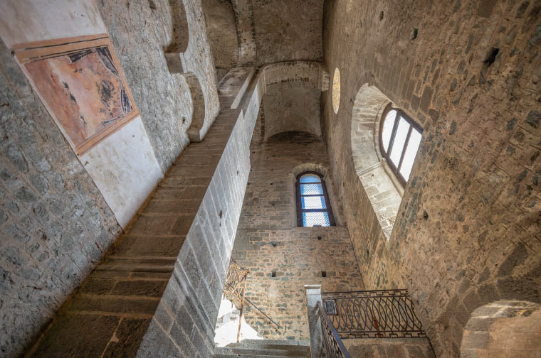 Gli scaloni della Sacra di San Michele