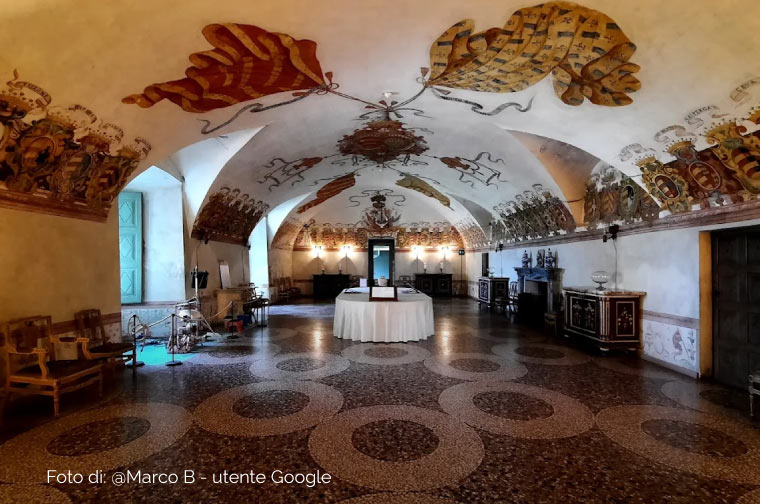 Il salone dei Savoia del Castello di Masino