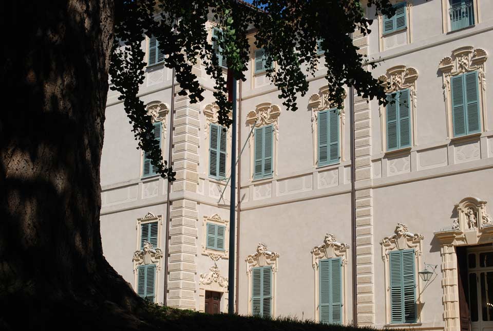 Dettaglio della facciata del Castello Cavour di Santena