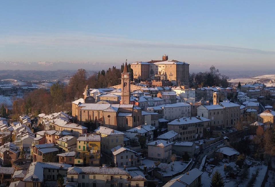 Govone in inverno con neve